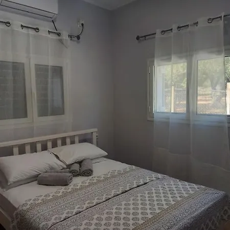 εξοχικό με αυλή βιλλα βασω Hohlasztí